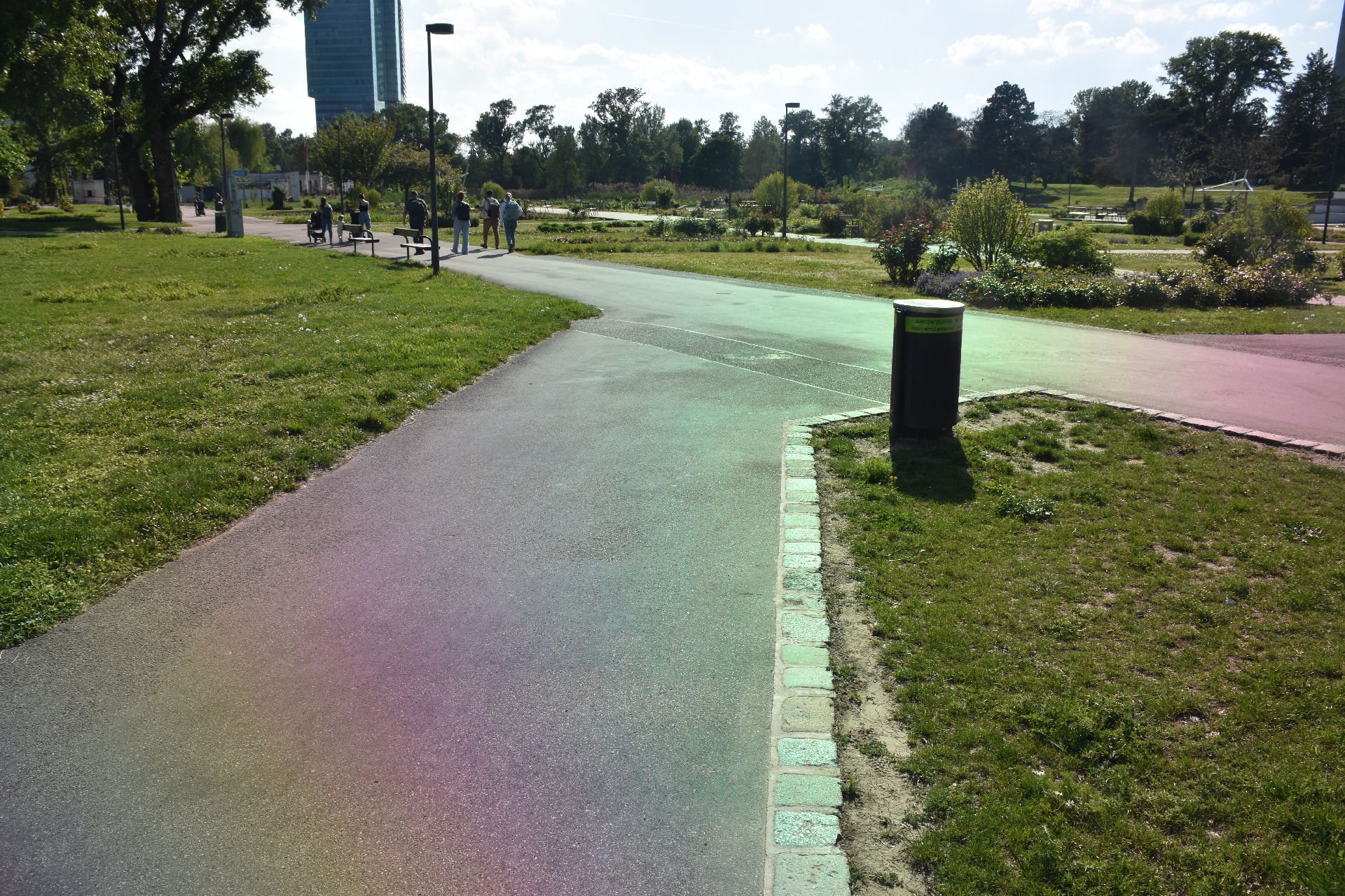 Rainbow effect on the concrete